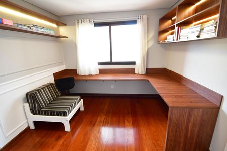 Apartamento à venda com 240m², 3 quartos e 3 vagasEscritório