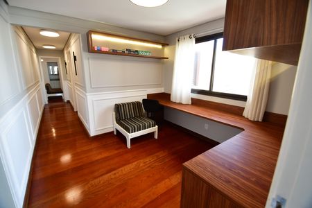 Apartamento à venda com 240m², 3 quartos e 3 vagasEscritório