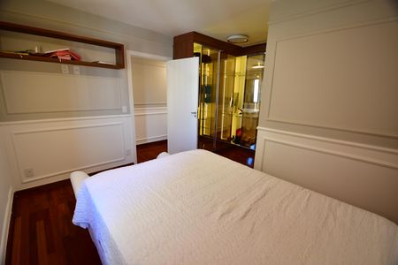 Apartamento à venda com 240m², 3 quartos e 3 vagasQuarto 3 - Suíte