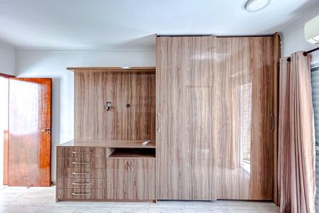 Casa à venda com 180m², 3 quartos e 5 vagasSuíte 1