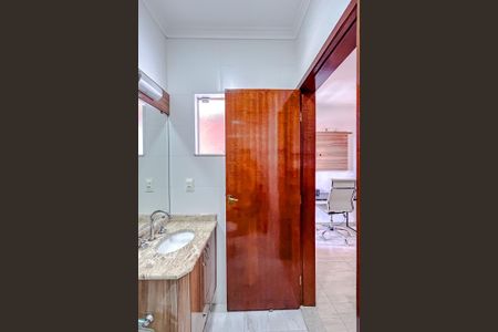 Casa à venda com 180m², 3 quartos e 5 vagasBanheiro da Suíte 3