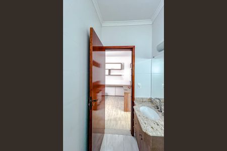 Casa à venda com 180m², 3 quartos e 5 vagasBanheiro da Suíte 2