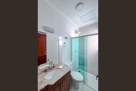 Casa à venda com 180m², 3 quartos e 5 vagasBanheiro da Suíte 2