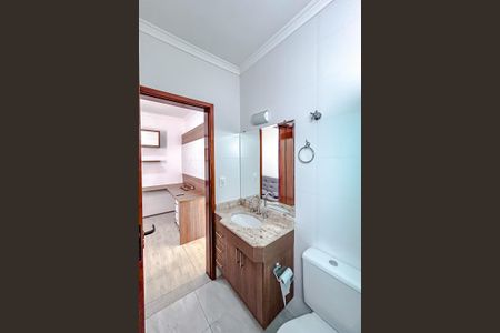 Casa à venda com 180m², 3 quartos e 5 vagasBanheiro da Suíte 2