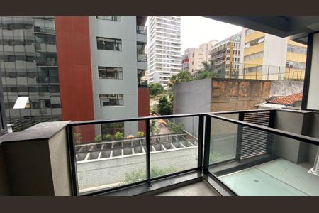 Studio à venda com 29m², 1 quarto e sem vagaVaranda com vista para o prédio vizinho, com janelas pequenas e iluminação pobre.