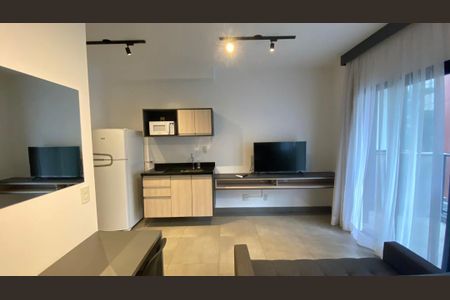 Studio à venda com 29m², 1 quarto e sem vagaCozinha com geladeira, fogão e micro-ondas, com iluminação adequada e acabamento em madeira e granito.