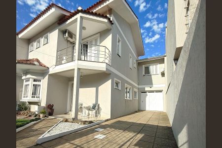 Casa à venda com 216m², 3 quartos e 3 vagasFachada