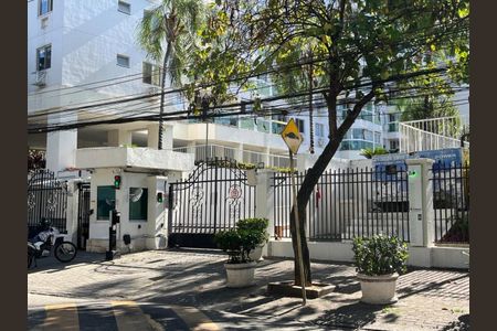 Apartamento à venda com 119m², 3 quartos e 1 vaga Apartamento à venda com 119m², 3 quartos e 1 vagaFachada