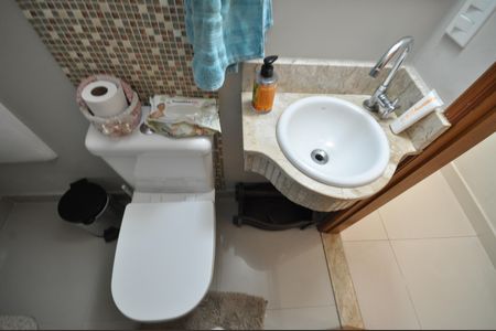 Casa à venda com 85m², 3 quartos e 2 vagasLavabo