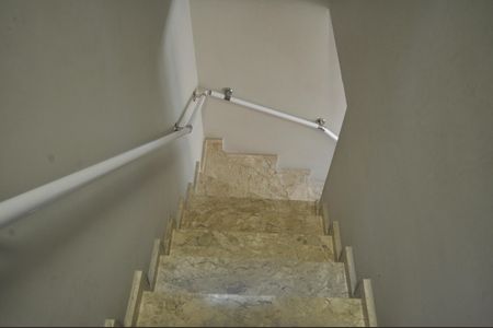 Casa à venda com 85m², 3 quartos e 2 vagasEscada