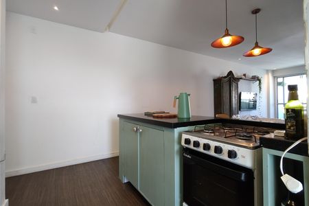 Apartamento à venda com 77m², 2 quartos e 1 vagaCozinha 