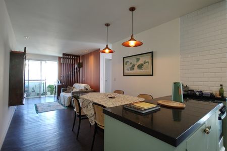 Apartamento à venda com 77m², 2 quartos e 1 vagaSala