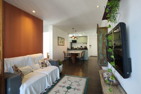 Apartamento à venda com 77m², 2 quartos e 1 vagaSala