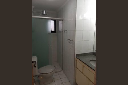 Banheiro de apartamento à venda com 2 quartos, 74m² em Caxingui, São Paulo