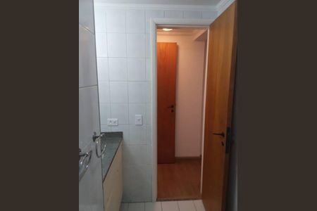 Banheiro de apartamento à venda com 2 quartos, 74m² em Caxingui, São Paulo