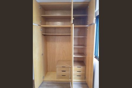 Quarto de apartamento à venda com 2 quartos, 74m² em Caxingui, São Paulo