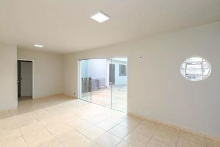 Casa à venda com 3 quartos, 220m² em Campo Belo, São Paulo