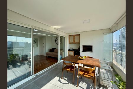 Apartamento à venda com 103m², 2 quartos e 2 vagas Apartamento à venda com 103m², 2 quartos e 2 vagasVaranda