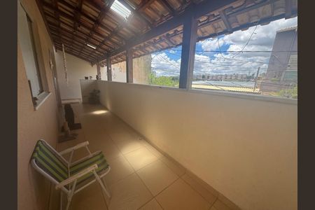 Casa à venda com 170m², 3 quartos e 2 vagasFoto 03