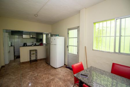 Casa à venda com 300m², 3 quartos e 3 vagas Casa à venda com 300m², 3 quartos e 3 vagasCozinha e Área de Serviço