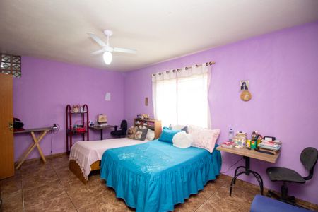 Casa à venda com 300m², 3 quartos e 3 vagas Casa à venda com 300m², 3 quartos e 3 vagasQuarto Suíte