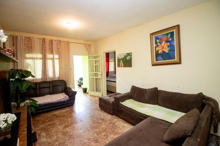 Casa à venda com 300m², 3 quartos e 3 vagas Casa à venda com 300m², 3 quartos e 3 vagasSala