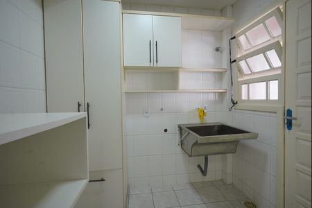 Cozinha e Área de Serviço de casa para alugar com 3 quartos, 260m² em Barreiros, São José