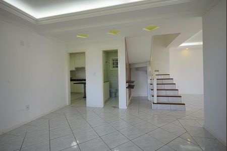 Sala de casa para alugar com 3 quartos, 260m² em Barreiros, São José
