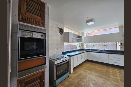 Casa para alugar com 483m², 7 quartos e 3 vagas