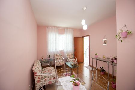 Sala de casa de condomínio à venda com 2 quartos, 73m² em Morro do Confisco, Contagem