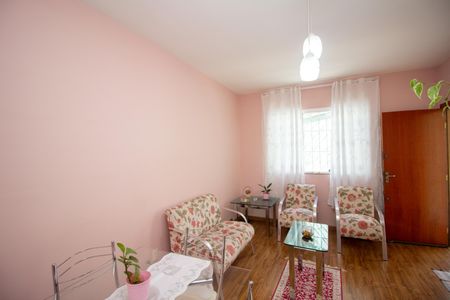 Sala de casa de condomínio à venda com 2 quartos, 73m² em Morro do Confisco, Contagem