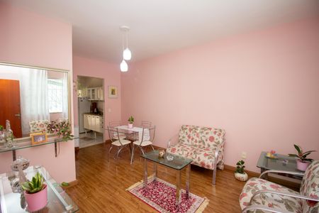 Sala de casa de condomínio à venda com 2 quartos, 73m² em Morro do Confisco, Contagem