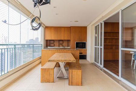 Apartamento à venda com 178m², 3 quartos e 4 vagas