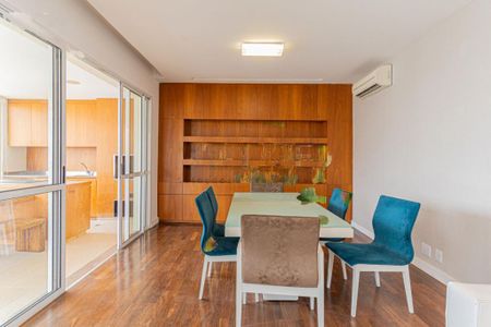 Apartamento à venda com 178m², 3 quartos e 4 vagas