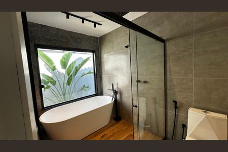 Casa de condomínio à venda com 188m², 3 quartos e 4 vagasBanheiro da Suíte 1