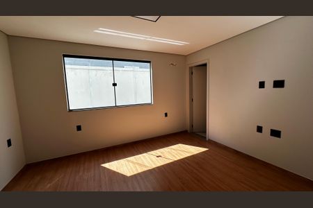 Casa de condomínio à venda com 188m², 3 quartos e 4 vagasSuíte 2