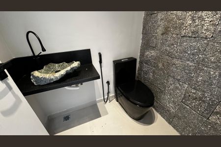 Casa de condomínio à venda com 188m², 3 quartos e 4 vagasLavabo