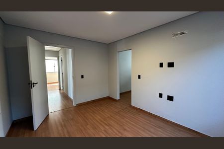 Casa de condomínio à venda com 188m², 3 quartos e 4 vagasSuíte 1