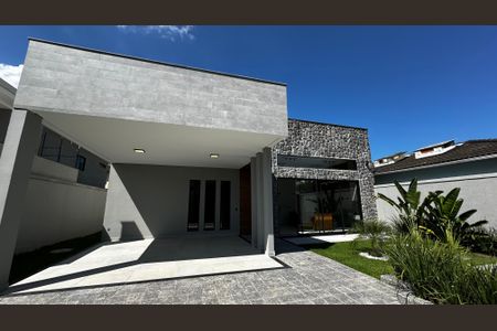 Casa de condomínio à venda com 188m², 3 quartos e 4 vagasFachada