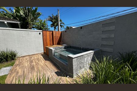 Casa de condomínio à venda com 188m², 3 quartos e 4 vagasPiscina