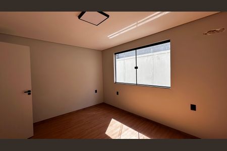 Casa de condomínio à venda com 188m², 3 quartos e 4 vagasSuíte 2