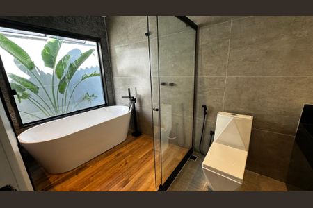 Casa de condomínio à venda com 188m², 3 quartos e 4 vagasBanheiro da Suíte 1