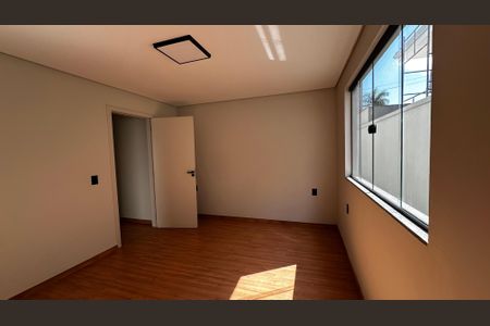 Casa de condomínio à venda com 188m², 3 quartos e 4 vagasSuíte 2