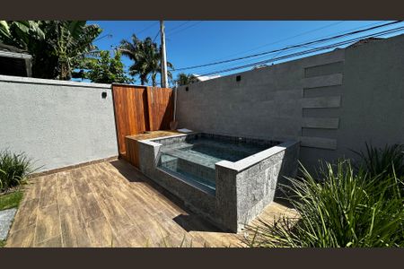 Casa de condomínio à venda com 188m², 3 quartos e 4 vagasPiscina