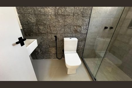 Casa de condomínio à venda com 188m², 3 quartos e 4 vagasBanheiro da Suíte 3