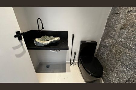 Casa de condomínio à venda com 188m², 3 quartos e 4 vagasLavabo