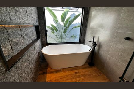 Casa de condomínio à venda com 188m², 3 quartos e 4 vagasBanheiro da Suíte 1