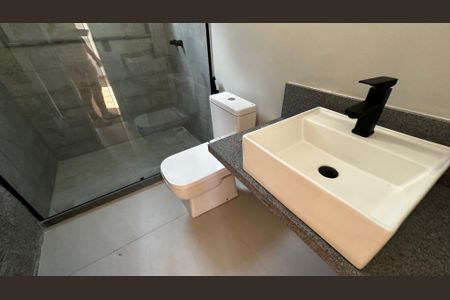 Casa de condomínio à venda com 188m², 3 quartos e 4 vagasBanheiro da Suíte 2