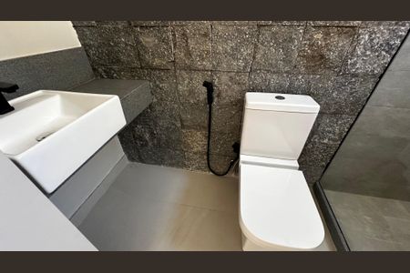 Casa de condomínio à venda com 188m², 3 quartos e 4 vagasBanheiro da Suíte 3