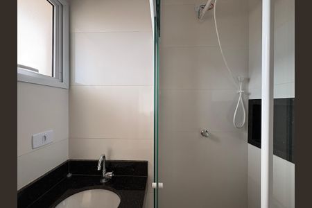 Banheiro de apartamento para alugar com 1 quarto, 29m² em Vila Palmeiras, São Paulo